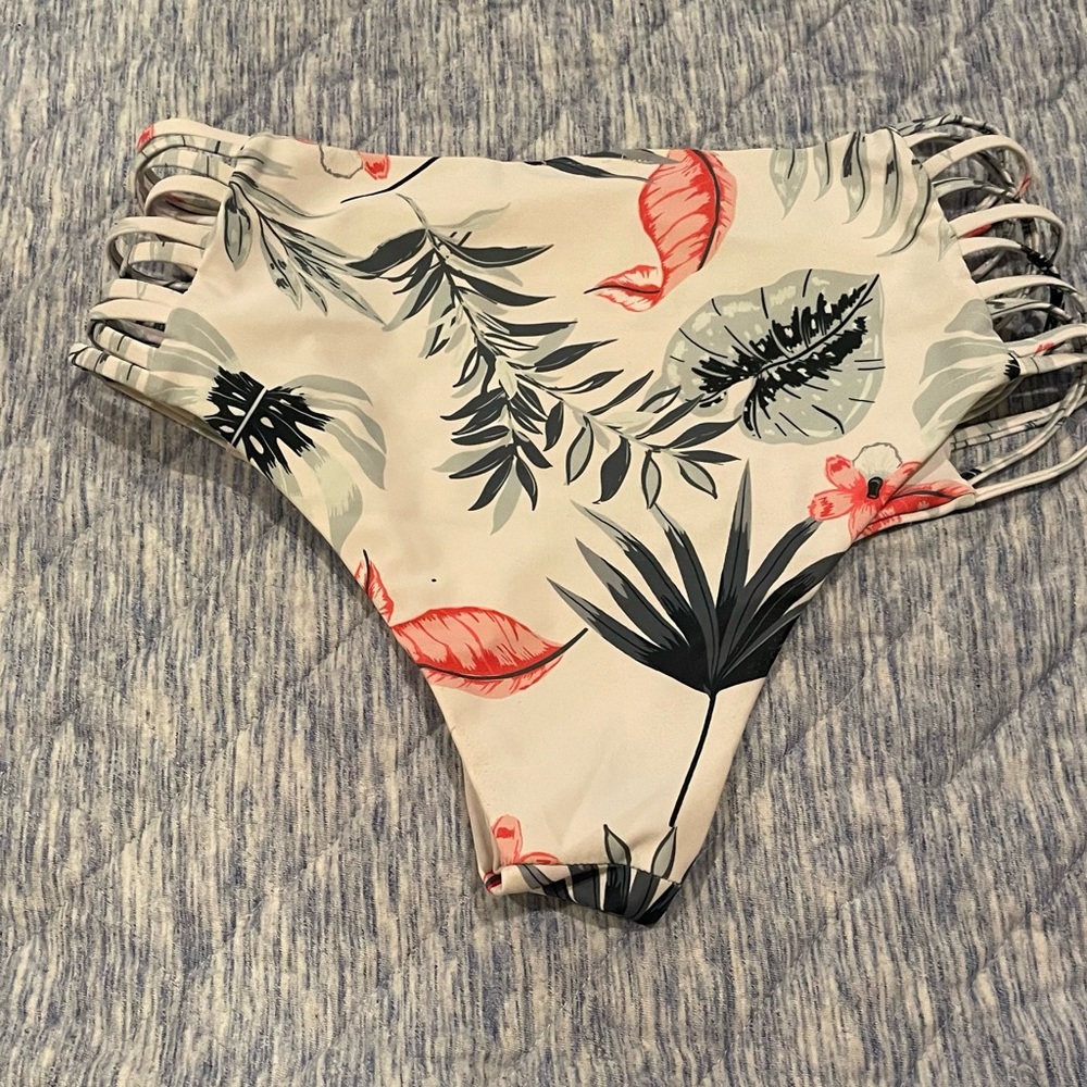 beach pattern swimsuit bottoms